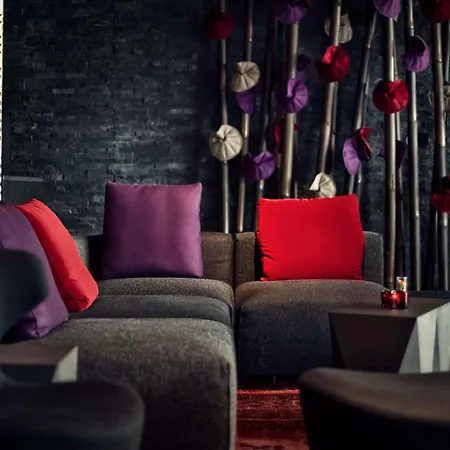 Отель Mainport Rotterdam, A Hilton Affiliate 4*
