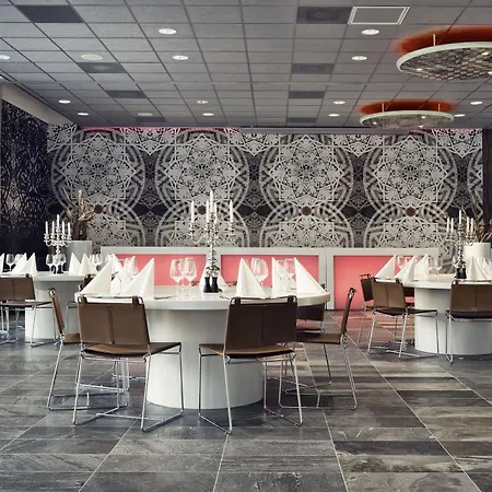 Отель Mainport Rotterdam, A Hilton Affiliate Роттердам