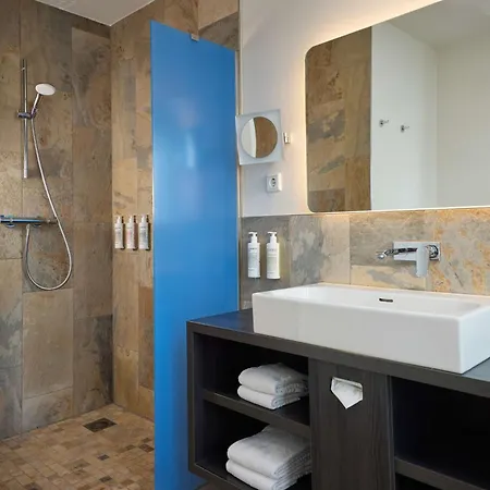 Mainport Design 4*